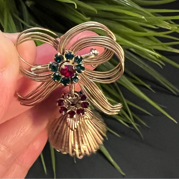 Vintage Christmas Holiday Bow Bell Rhinestone Brooch Gold-tone Dangler Pin - Picture 5 of 8